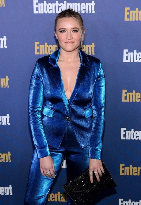 Emily Osment model art pic