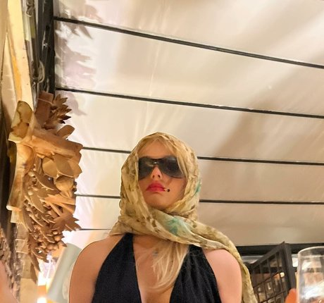 Emily Alyn Lind high quality pornstar photo