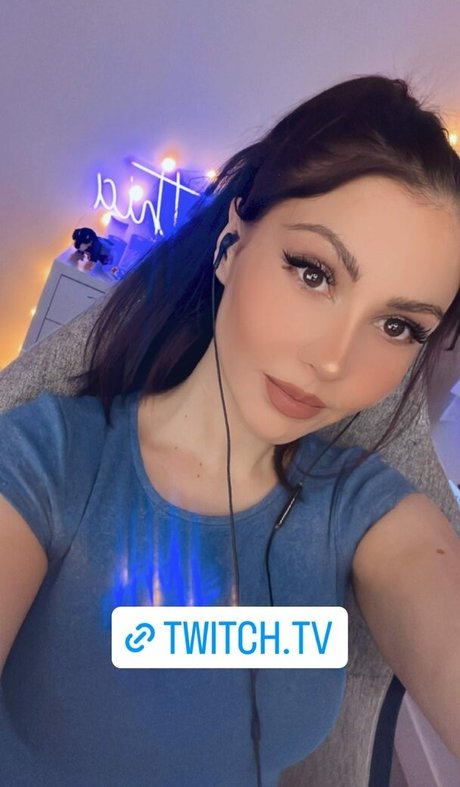 Aliythia model porn gallery