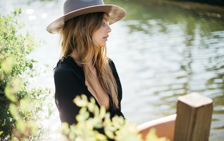 Camila Morrone xxx actress photo