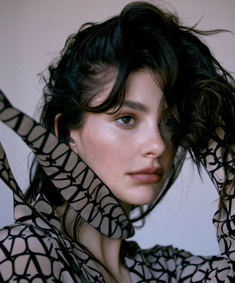 Camila Morrone model img