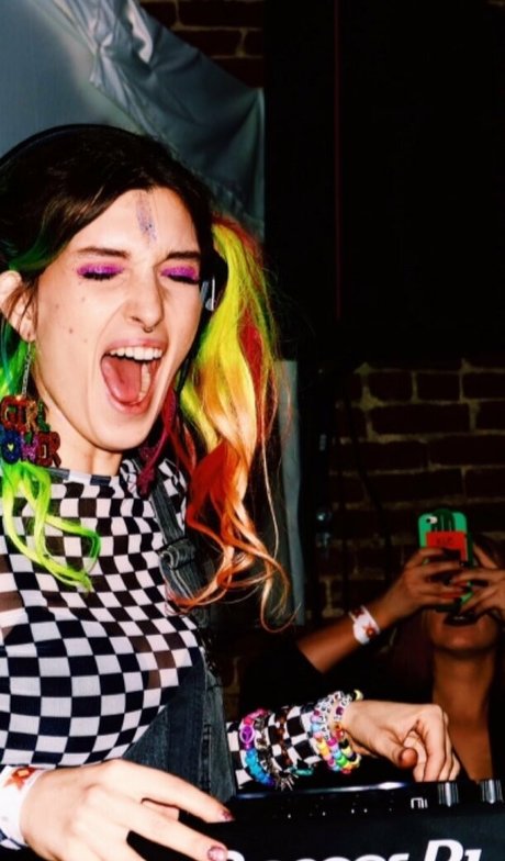 Dani Thorne nude model galleries