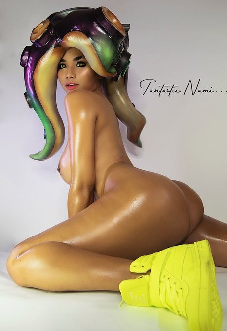 Fantastic Nami sexy star pictures