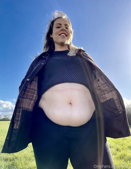 eatee adult model photos