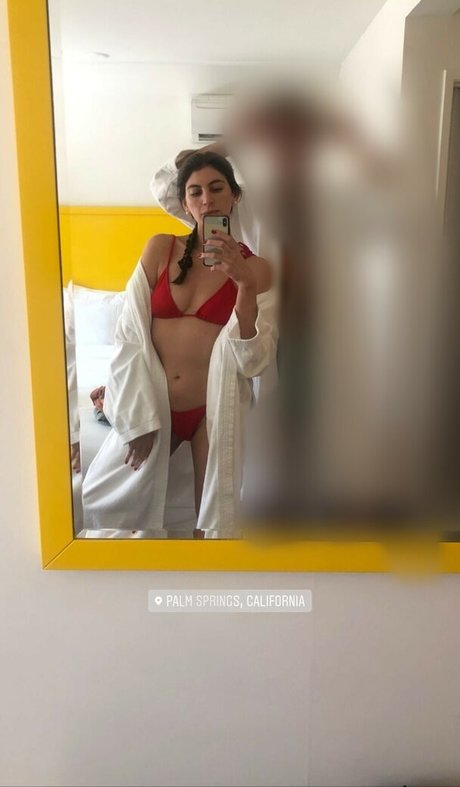 Ariana Basseri model pornographic photos