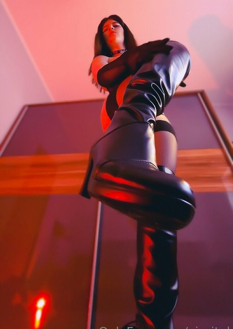 Missvittoria nudes model img