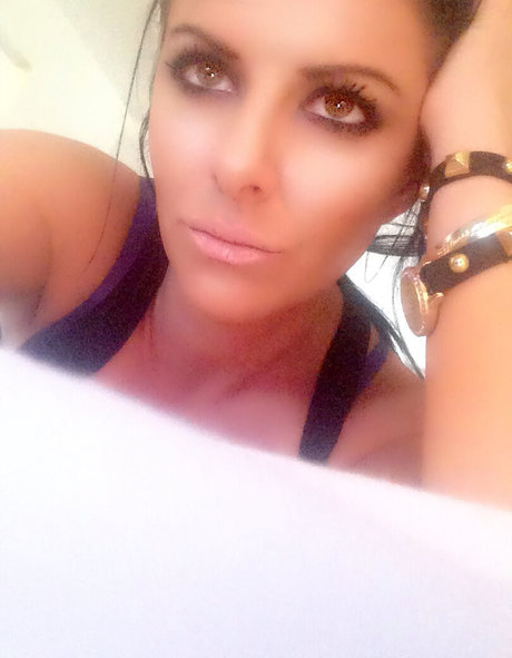 tarynthomas model naked image