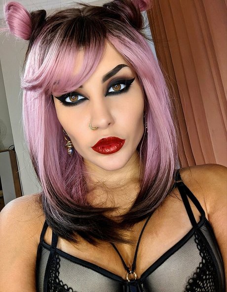 aleksa vamp high quality model pictures