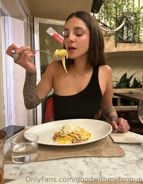 goodwithmytongue model pornographic photo