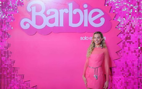 Margot Robbie exclusive model picture