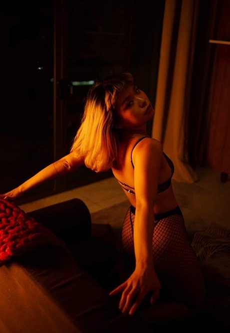 Kuromelo model naked picture