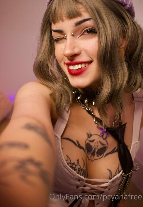 elfsandi naked model archive