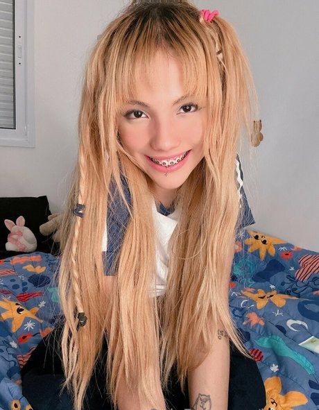 LoveLari pornstar free pic