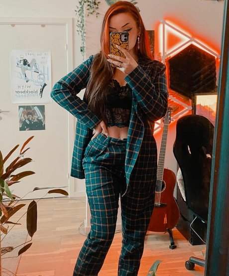 Proxyfox nudes star archive