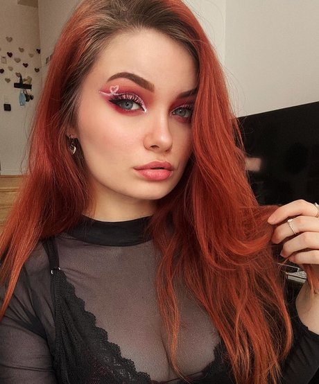 Proxyfox adult model img