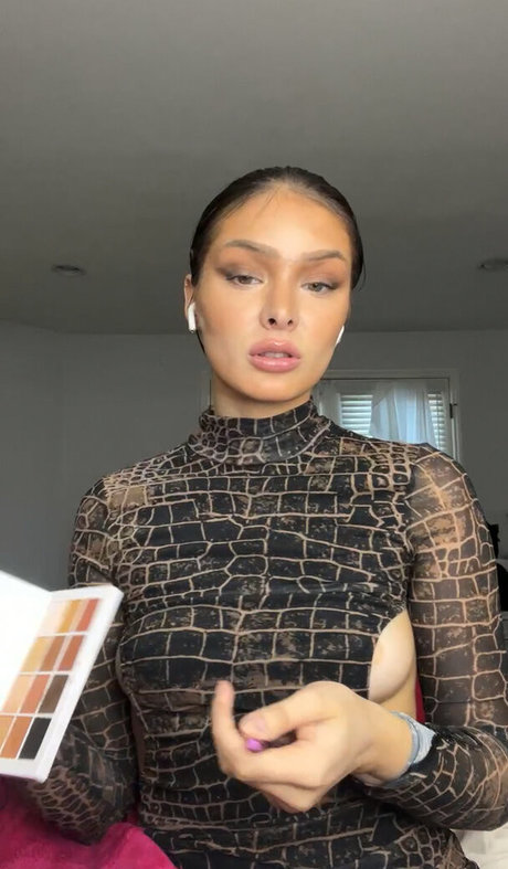 Brighton Sharbino naked model pictures