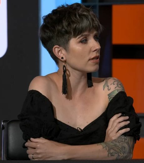 Soe Gschwind star nude photo