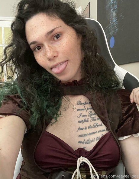 Eevee Bee sexy pornstar picture