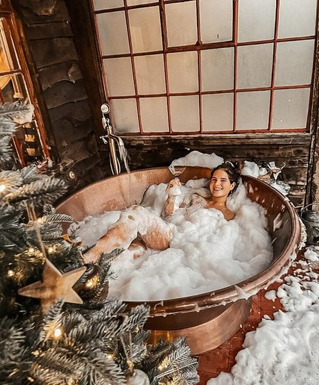 Alexandra Felstead star erotic img