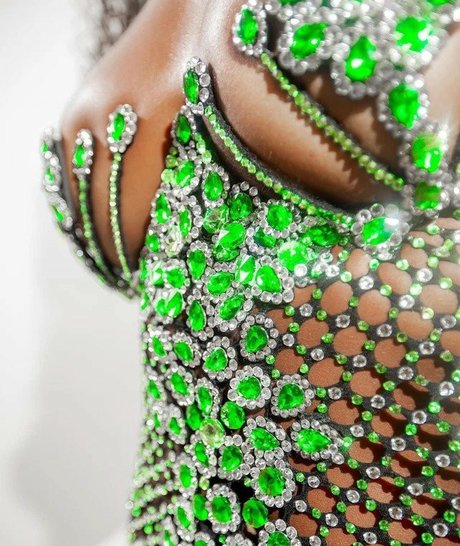 Izza Cantora model exclusive img