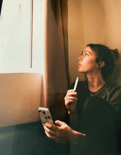 Holls8 art model photo