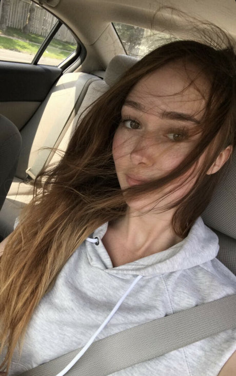 Holls8 model hot photo