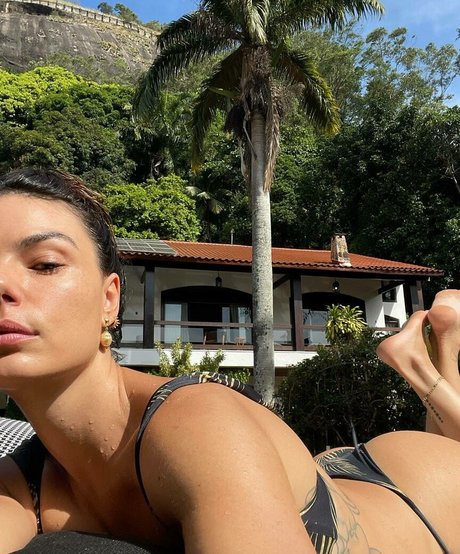 Isis Valverde pretty star gallery