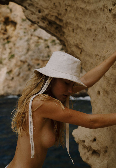 Oceane Le Ny nudes star img