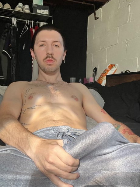 Leo Long nude pornstar pic