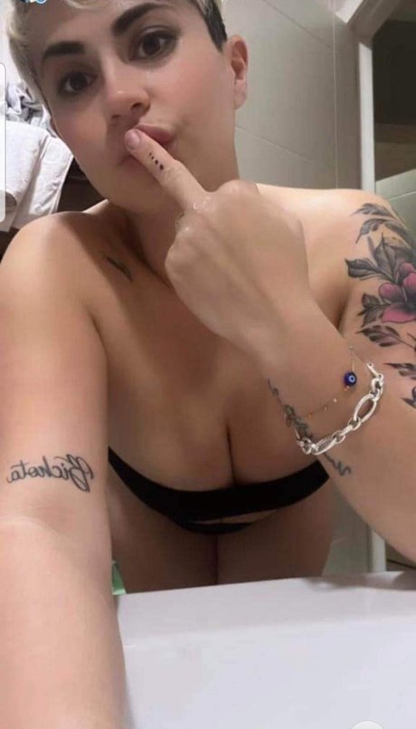 Lilipon nudes model gallery
