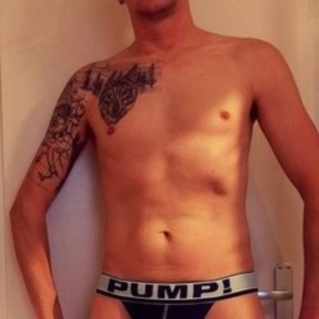 XXXnaked gay hot model pic