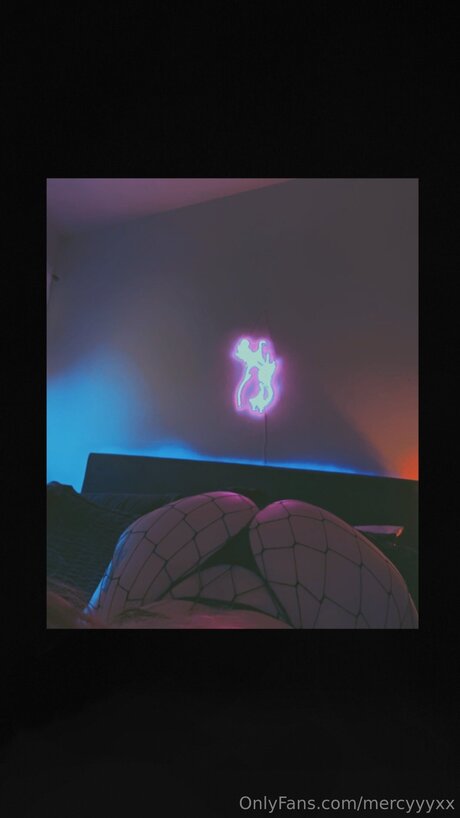 mercyyyxx naked model pics
