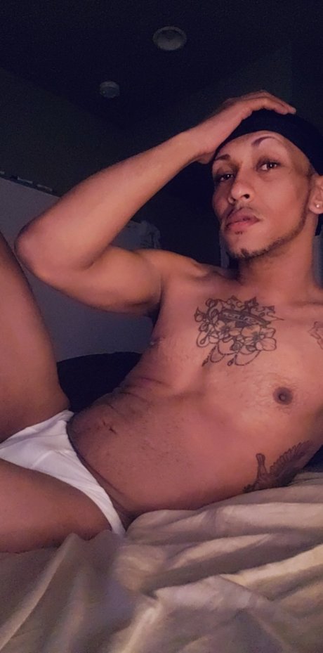 MiXedDick90 exclusive model pics
