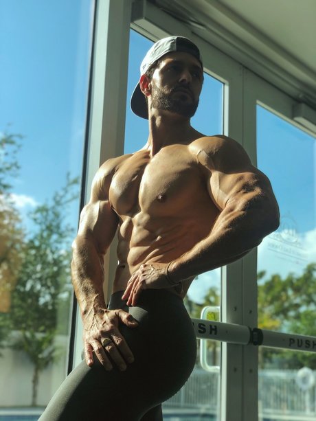 Musclebuttguy hot star pic
