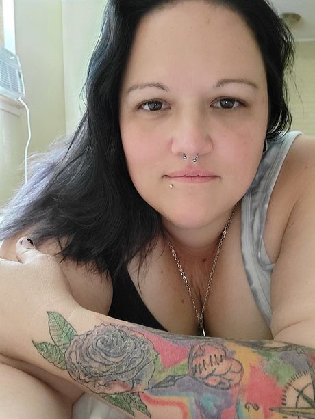 Luna Murphy pretty pornstar img