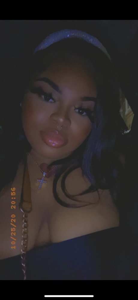 Ms Pretty Lips_ erotic star pics