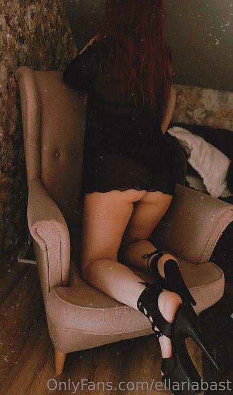 ellariabast star naked pics