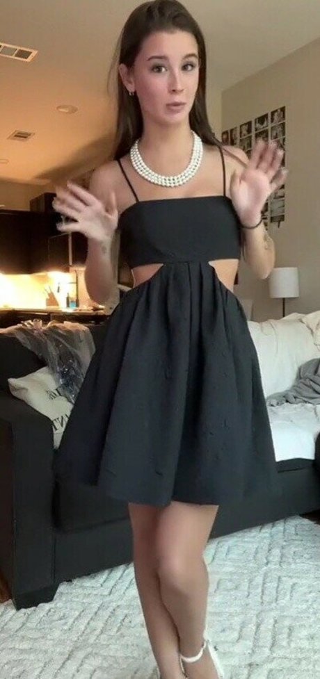 Bitty 01 nude model pic