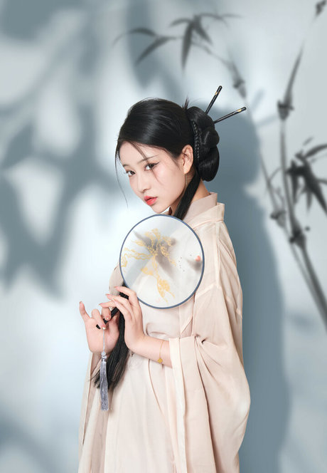 nnian_ hot actress photos