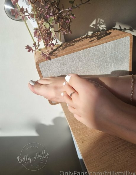 frillymillyx art actress gallery