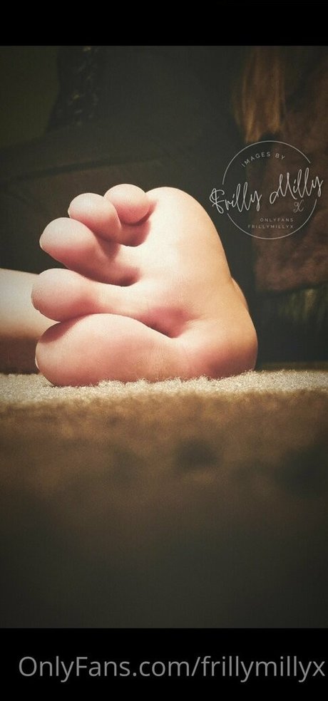 frillymillyx naked model pic