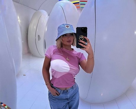 Amelia Eve Gibson pornstar nice pic