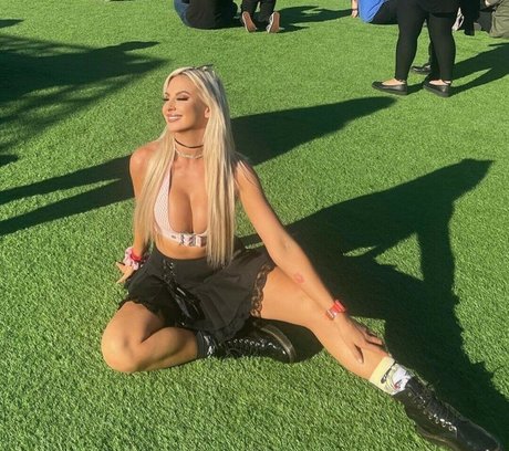 Danni Ellexo pornstar best pictures