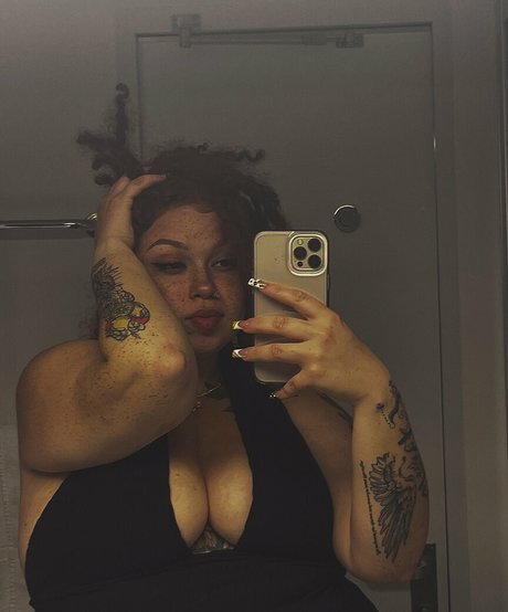 AHintOfRed star nudes image