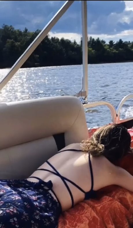 izassassin sexy model photo