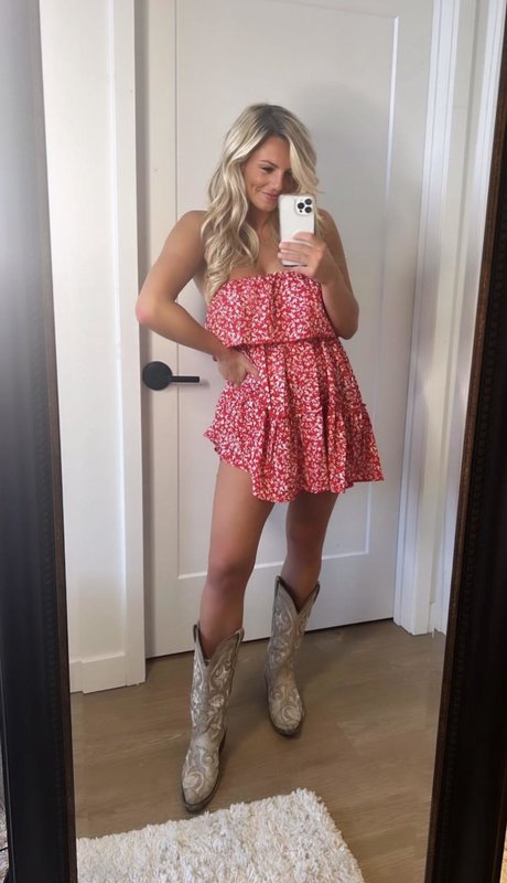 Annie Agar star nude pic