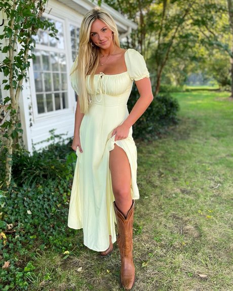 Annie Agar pretty star images