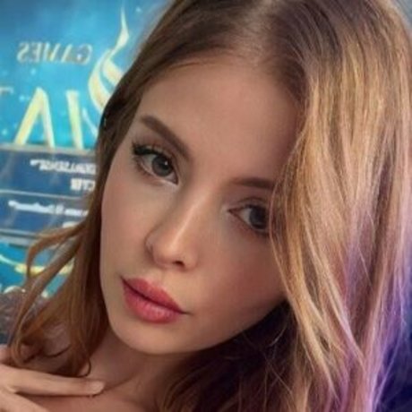 Einifox nude model pictures