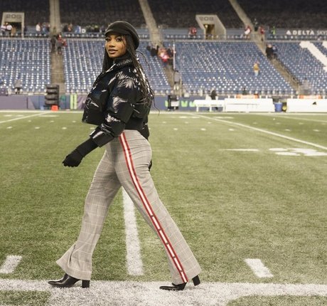 Taylor Rooks star perfect photos