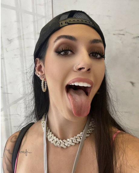 Tori Ortiz model sex img